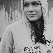 Lyndi Bell (lyndibell)