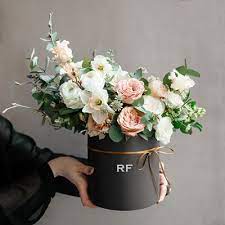 Sign up for the crabtree & evelyn uk email newsletter, and receive a 10% off code in your first email. Flowers In A Hatbox Delivery Petersburg Free Delivery Russiaflora