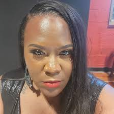 Post it retirement cake topped with a Starbucks cup cake. ALL EDIBLE even  the top and straw😋🎂💕