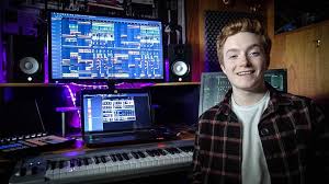 Adam Ohlson (@AdamOhlsonTweet)