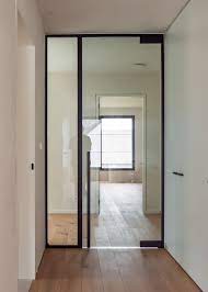 glazen deur met zwart beslag en grijs gekleurd glas glazen deur binnendeuren deuren interieur