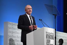 Kering, il gruppo del lusso francese che fa capo a françois pinault, sta preparando il processo di cessione del marchio sergio. Kering Commits To Becoming Carbon Neutral Fashionista