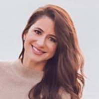 Stephanie Summers's Instagram, Twitter & Facebook