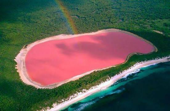 Lake Hillier in Western Australia