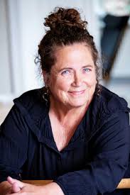 Hun sad bare og kiggede på excelark og drømte om sin pension. Men så tog  livet en drejning