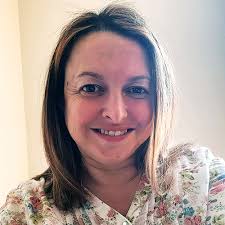 Carolyn Legg's Instagram, Twitter & Facebook