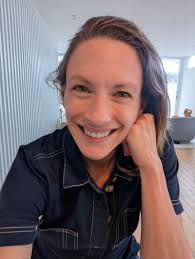 I'm still here for the genuine connections and community vibes. So here's a  quick (re)introduction. I'm Lauren. Raised in the US. Went to Harvard,  studied psychology. Now living in Australia with… |