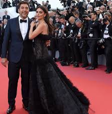 Livraison express✅ retours des modèles de jour parés de couleurs chatoyantes aux robe de cocktail les plus somptueuses, en passant par l'élégance classique des robes du soir, cette. Penelope Cruz La Nouvelle Ambassadrice De La Maison De Luxe Chanel Magazine Lifestyle Luxe