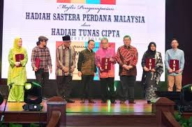 Segala permohonan anda perlulah dibuat di laman rasmi majikan seperti yang dinyatakan dalam iklan perjawatan. Istana Budaya