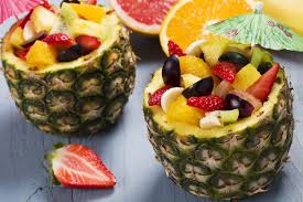 Composizione di frutta nel piatto. Macedonia L Arte Dell Insalata Di Frutta Sale Pepe