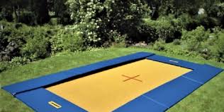 So behält ein garten auch trotz eines riesigen trampolins seine ansprechende optik. Bodentrampolin Fur Den Garten Volksbank Hohenzollern Balingen