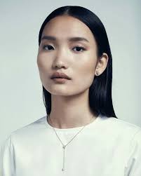 The great chinese poet li po was born in 701 and grew up in western china, in sichuan province near chengdu. Qian Li Uno Models Barcelona Madrid