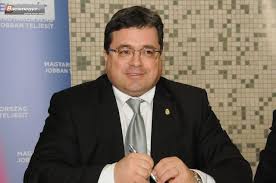 Azt írta posztjában, élete legnagyobb megpróbáltatását éli át, még sohasem volt ennyire beteg. Ot Honatya Aki Kovette Az Orbani Csaladmodellt Polipraktika