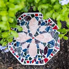 Mosaics stepping stone can be made by using a cement paver purchased from a garden centre. How To Make Beautiful Diy Mosaic Stepping Stones