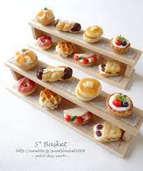 ８コのスイーツの完成品 ミニチュアフード 作り方 樹脂粘土で作るチャーム ミニチュア 料理