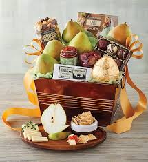 Our hearthside gift basket grand classic is packed with enough new year's food to share with a whole party. New Year S Gifts New Year S Eve Gift Baskets Harry David