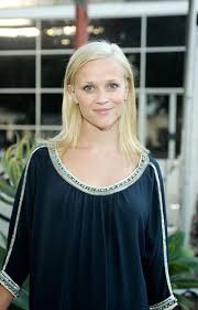 While you probably know and love reese witherspoon as a blonde (she is elle woods, after all), that's not her natural hair color. Reese Witherspoon S New Platinum Hair Color Shows How A Small Color Tweak Can Have A Big Impact On Your Look Glamour