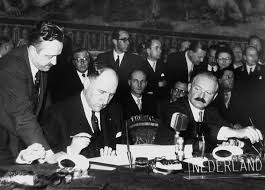 Inițial, numele complet al tratatului era tratat de instituire a comunității economice europene. The Netherlands Delegation Signs The Rome Treaties Rome 25 March 1957 Cvce Website