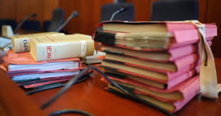 Prozess Um Giftanschlage Angeklagter Verlobt Sich In Gottinger U Haft Angeklagt Verurteilen Einfache Gerichte