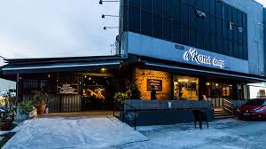 This restaurant(新的天地茶室), which served chinese cuisine is famous. A Roma Dinings At Paramount Garden Petaling Jaya