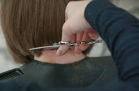 Jangan lupa memberi minyak pada bagian sekrupnya supaya gunting tak mudah berkarat saat disimpan dan lama tak. Bagus Mana Potong Rambut Dalam Kondisi Basah Atau Kering Dewiku Com