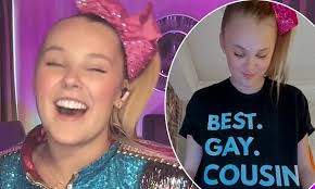The actor and youtube star shared her first photos with her girlfriend, days after. Jojo Siwa Girlfriend Star Confirms Relationship After Coming Out Daily Mail Online