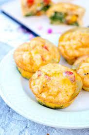 Ein kleiner und sattmachender snack, der die kalorien nicht in die höhe schnellen lässt. Schnelle Eiermuffins Leckerer Snack Fur Kinder Low Carb Fruhstuck