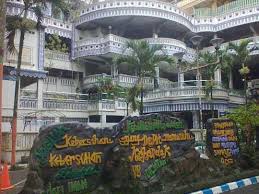 Masjid tiban malang ini berada di jl. Masjid Tiban Malang Wisata Religi Unik Nan Istimewa