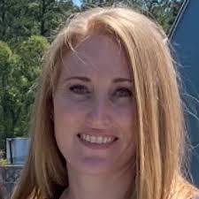 Amanda Dyess's Instagram, Twitter & Facebook