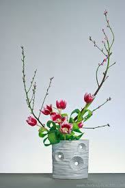 Tulips With Branches With Blossoms Floral Art Arrangements Ikebana Arrangements Ikebana Flower Arrangement