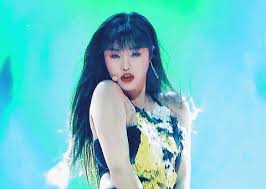 The best gifs for gidle soojin. G I Dle S Soojin Proves That She Is On The Next Level With Incredible Facial Expression On Queendom Kpopmap