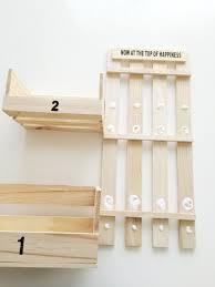 100均セリアのアイテム3つで 簡単シェルフ 工具要らずのボンド工作なので リメイク初心者の方にもぴったりです 作り方も簡単 インテリア 収納 100均 100均 アイディア