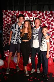 Facebook gives people the power to share and makes the. Kramarov Syn Sest Rokov Po Chlapi Neplacu Dnes Ma 17 Aha Uz Je Z Neho Muz Galeria Topky Sk