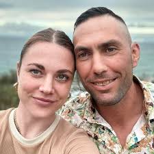 Tamara Henne's Instagram, Twitter & Facebook