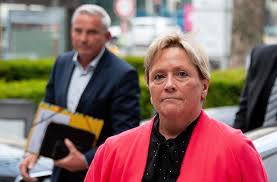 Kultusministerin susanne eisenmann ist spitzenkandidatin der cdu bei der landtagswahl in bw 2021. Cdu Spitzenkandidatin Eisenmann Erstaunen Lost Nur Der Zeitpunkt Der Kur Aus Baden Wurttemberg Stuttgarter Nachrichten