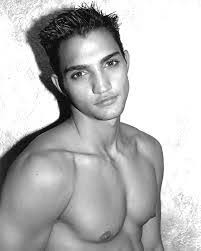 Steven Underhill's Instagram, Twitter & Facebook