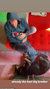 Sylvester apollo bear has joined us earth side. Emily Ratajkowski Takes Her Baby Boy Sylvester Two Weeks Out In Nyc Aktuelle Boulevard Nachrichten Und Fotogalerien Zu Stars Sternchen