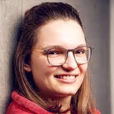 Lisa Schlecht's Instagram, Twitter & Facebook