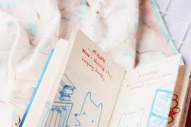 Quotes buku kenangan makanya nggak heran kalau menjelang perpisahan, buku kenangan adalah sebuah hal yang wajib dibikin quotes buku kenangan, kutipan tapi ada satu kolom lagi yang nggak kalah berkesan, yaitu kolom kutipan atau quotes. 5 Buku Ilustrasi Favorit Buat Yang Butuh Bacaan Ringan Sintia Astarina