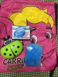 Cukup diusap perlahan dengan sedikit air sabun (sabun cair) dan di. Masa Mandi Lebih Menyeronokkan Dengan Carrie Junior Bubbly Bar