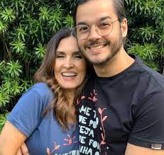 Without com fátima bernardes version (holidays). Fatima Bernardes Trava O Pescoco Ao Tentar Dobrar Lencol No Encontro E Fala Sobre Casamento Com Tulio Gadelha Estrelando