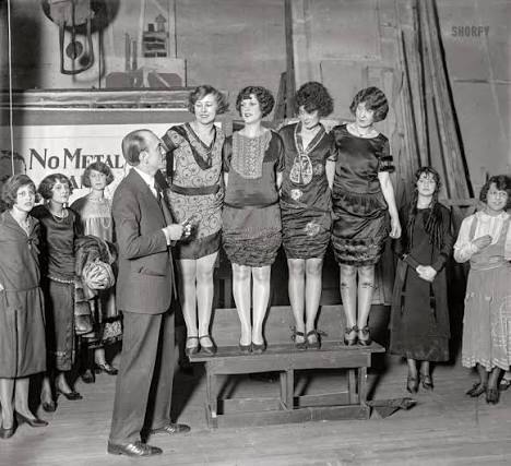 An Act With Legs: 1925 | Shorpy | Old Photos
