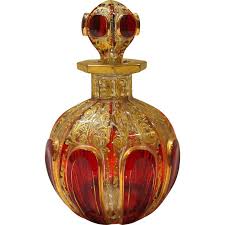 Scent of a woman 5.bölüm. A Gorgeous Moser Ruby Cabochon Perfume Or Scent Bottle With Matching Original Stopper Dating From Circ Perfume Bottles Perfume Bottle Art Perfume Bottle Design