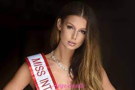 Od 10 00 do 20 00. Meet Marta Magdalena Stepien The Scholar Of Miss Universe Canada 2018