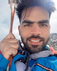 Vibe 🥰🔥 @rohit_makkar_008 , ., ., ., ., ., #manali #manalitrip #sissu  #atultunnel