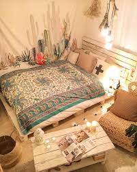 今すぐ真似したい 狭い部屋 でも出来る大人女子の憧れベッドルーム10選 寝室インテリアのアイデア ボヘミアンベットルーム ベッド ルームのアイデア