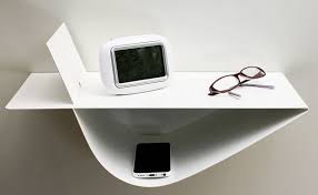 La table de chevet suspendue se réinvente pour répondre aux exigences du grand public. Chevet Suspendu Design Table De Nuit Murale Blanche Moderne Zen