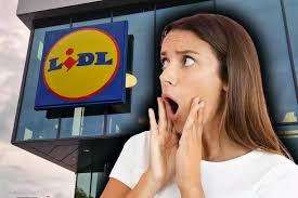 Pidi meg nu fit figure, toned stomach, lovely pair of boobs