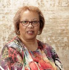 Carol Gee's Instagram, Twitter & Facebook