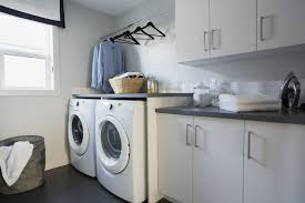 Dibuka dari jam 8.30 pagi hingga 9 malam, mereka menawarkan perkhidmatan yang sama dengan kedai dobi lain macam basuh dan gosok dengan tawaran harga yang berpatutan. 4 Tempat Menyimpan Wang Untuk Bilik Dobi Luxe Isi Rumah 2021